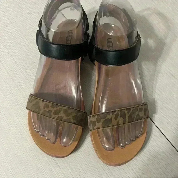 UGG Girls' Rynell Leopard Print Sandals - Picture 7 of 10